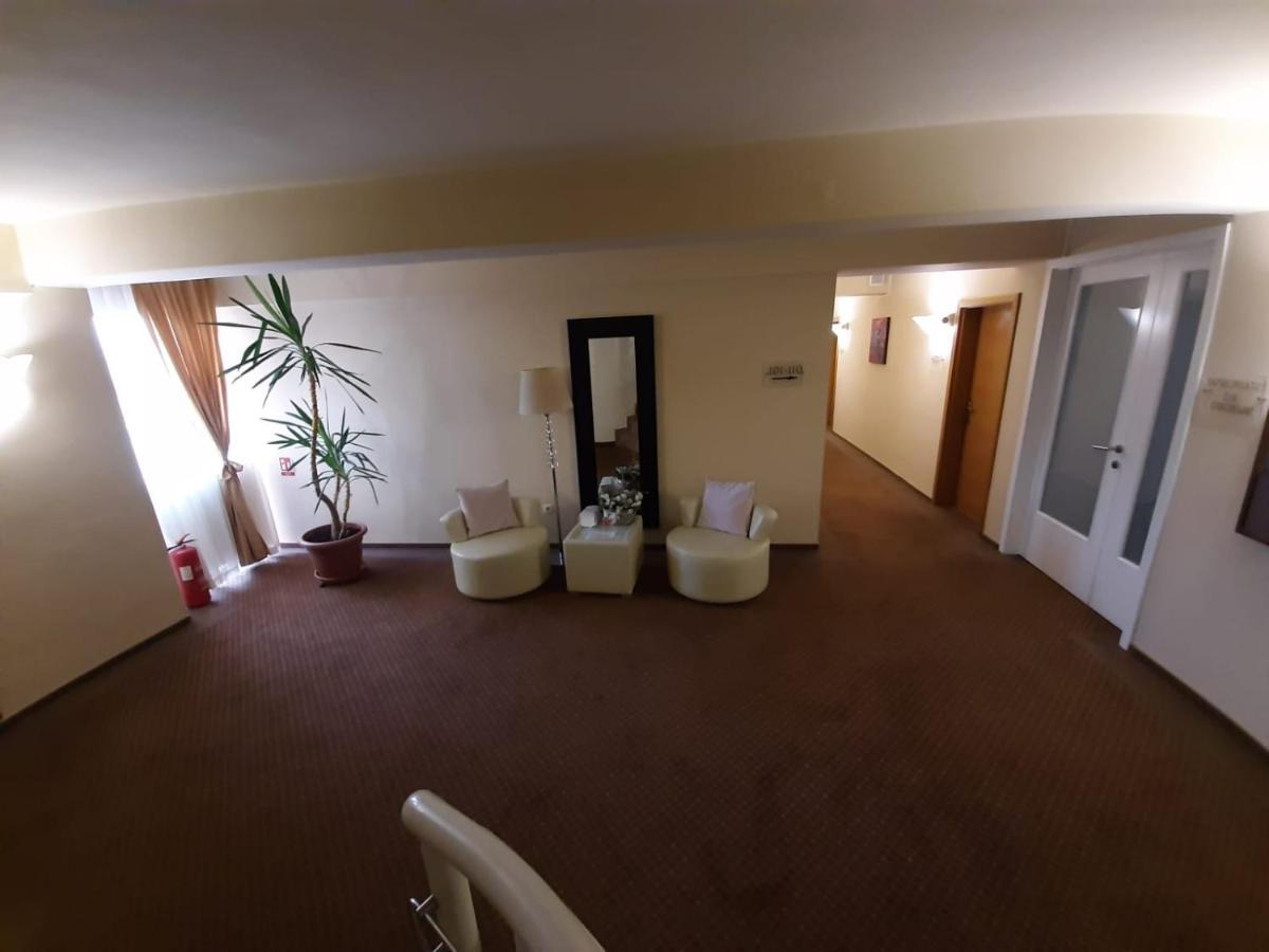 Hotel Garić Garesnica Buitenkant foto
