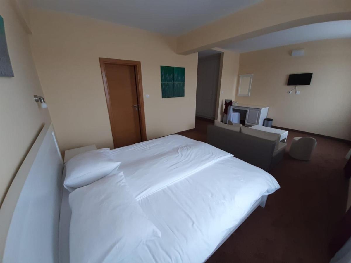Hotel Garić Garesnica Buitenkant foto