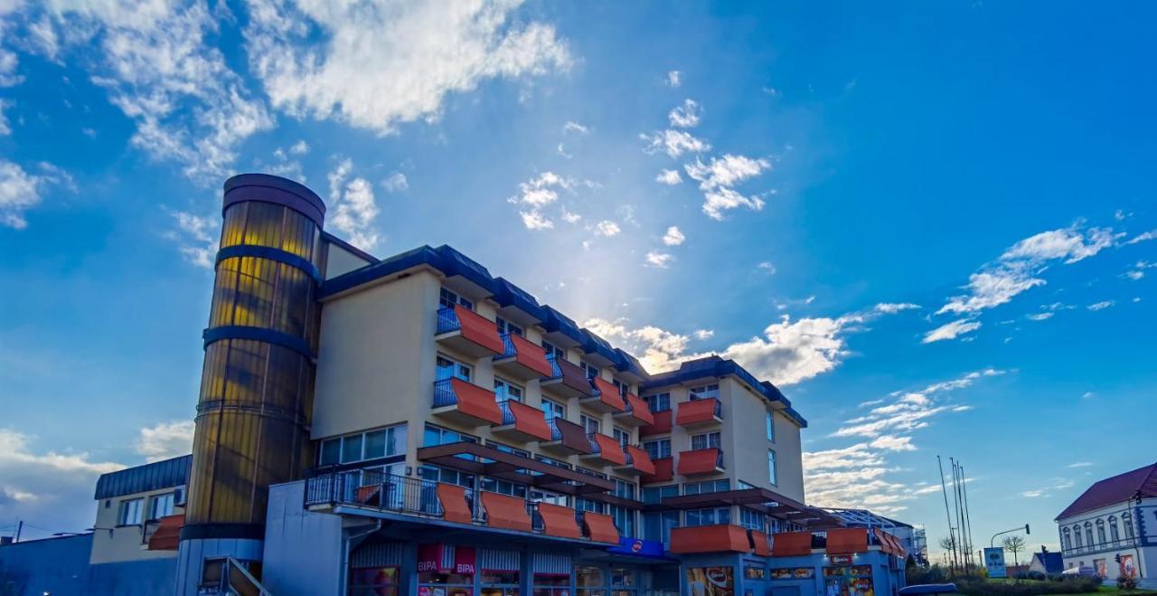Hotel Garić Garesnica Buitenkant foto
