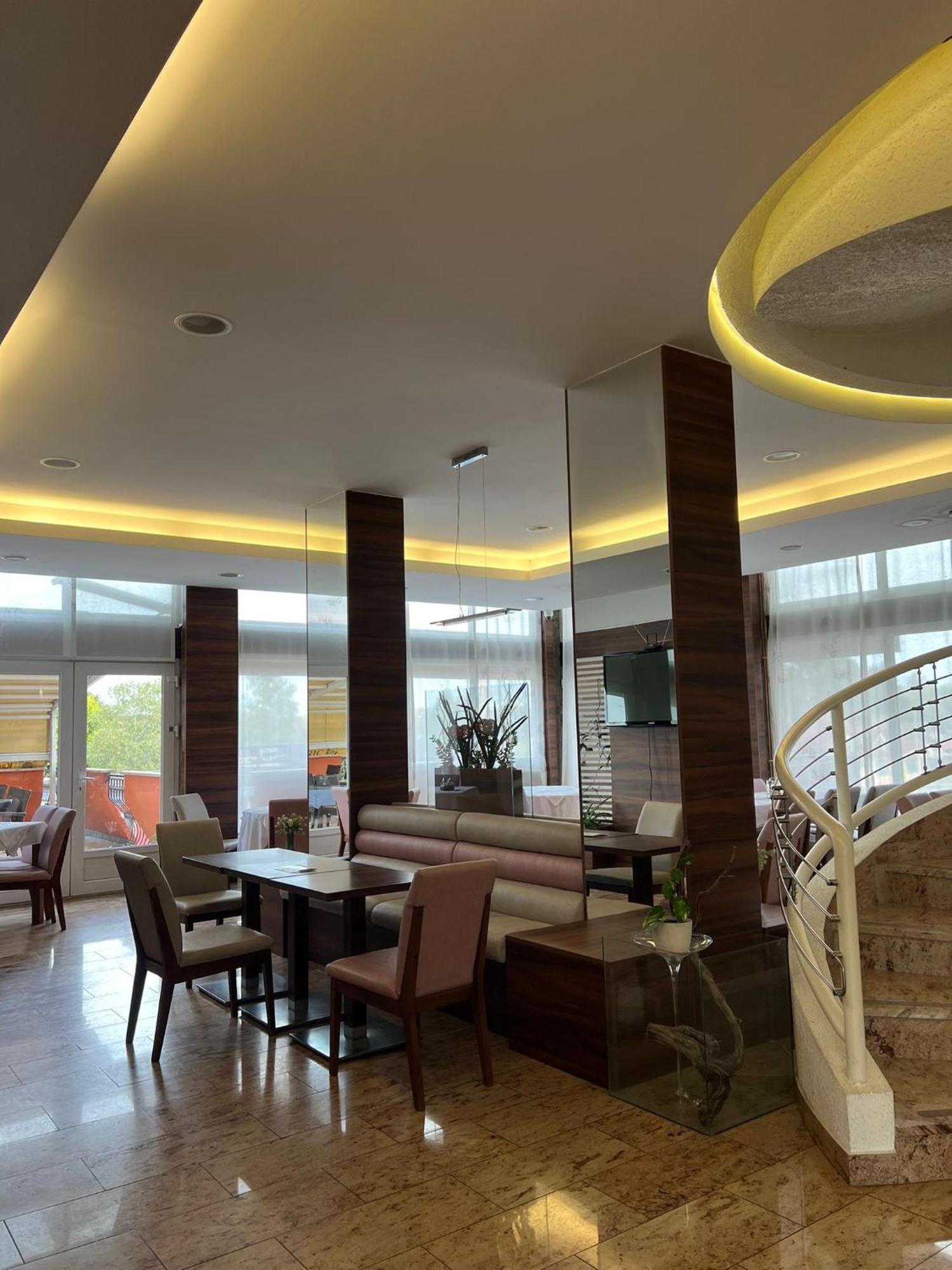 Hotel Garić Garesnica Buitenkant foto