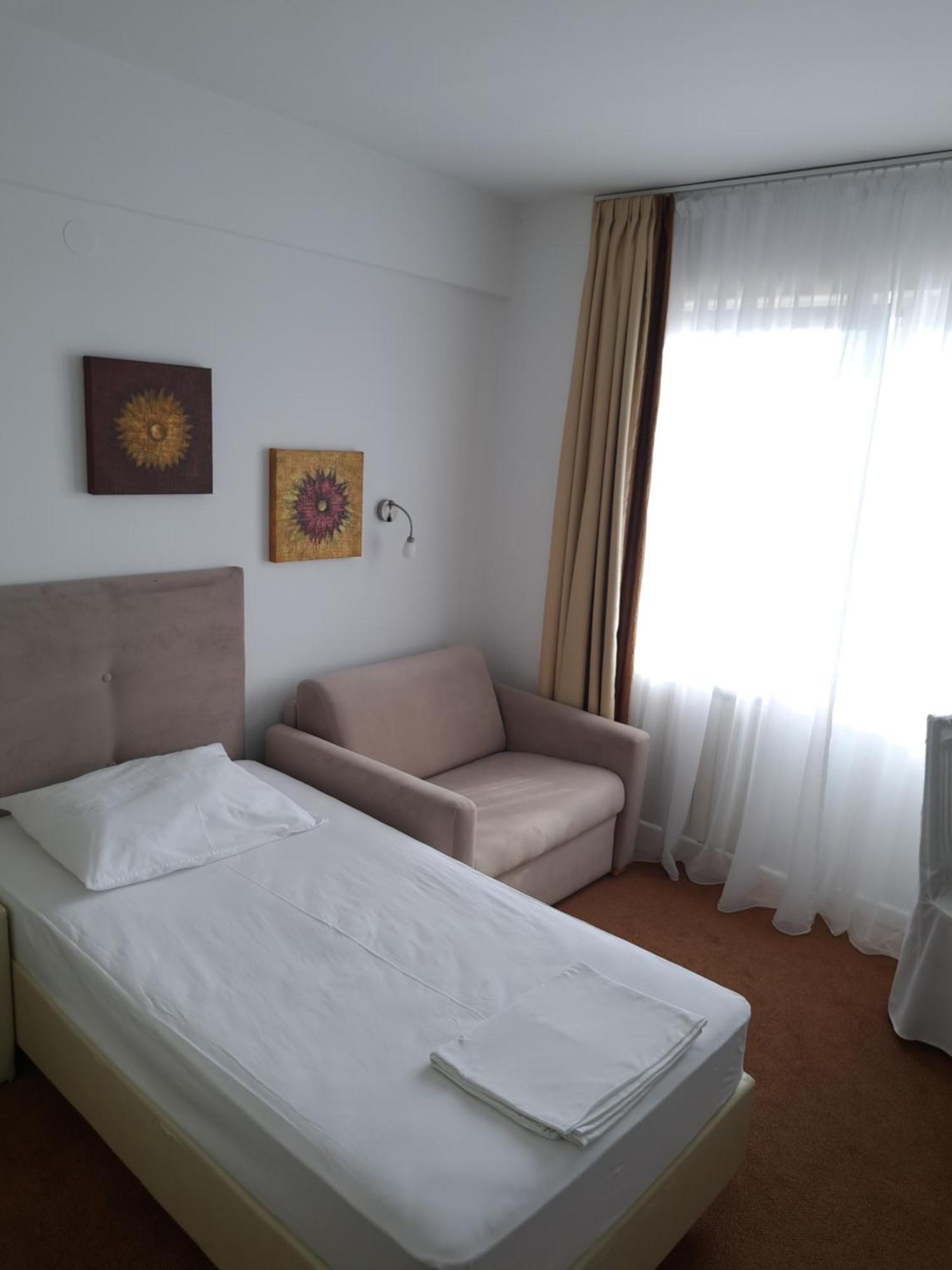 Hotel Garić Garesnica Buitenkant foto