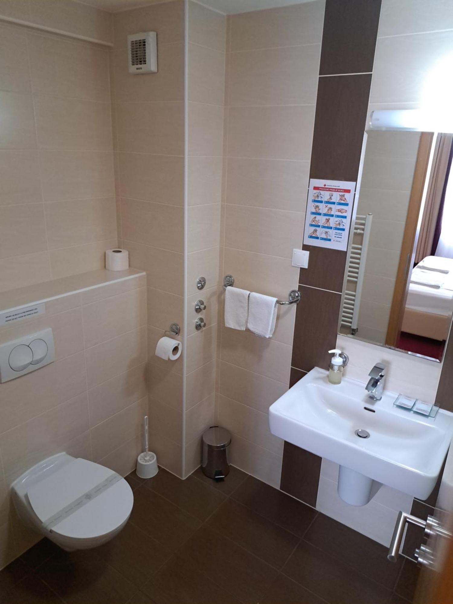 Hotel Garić Garesnica Buitenkant foto