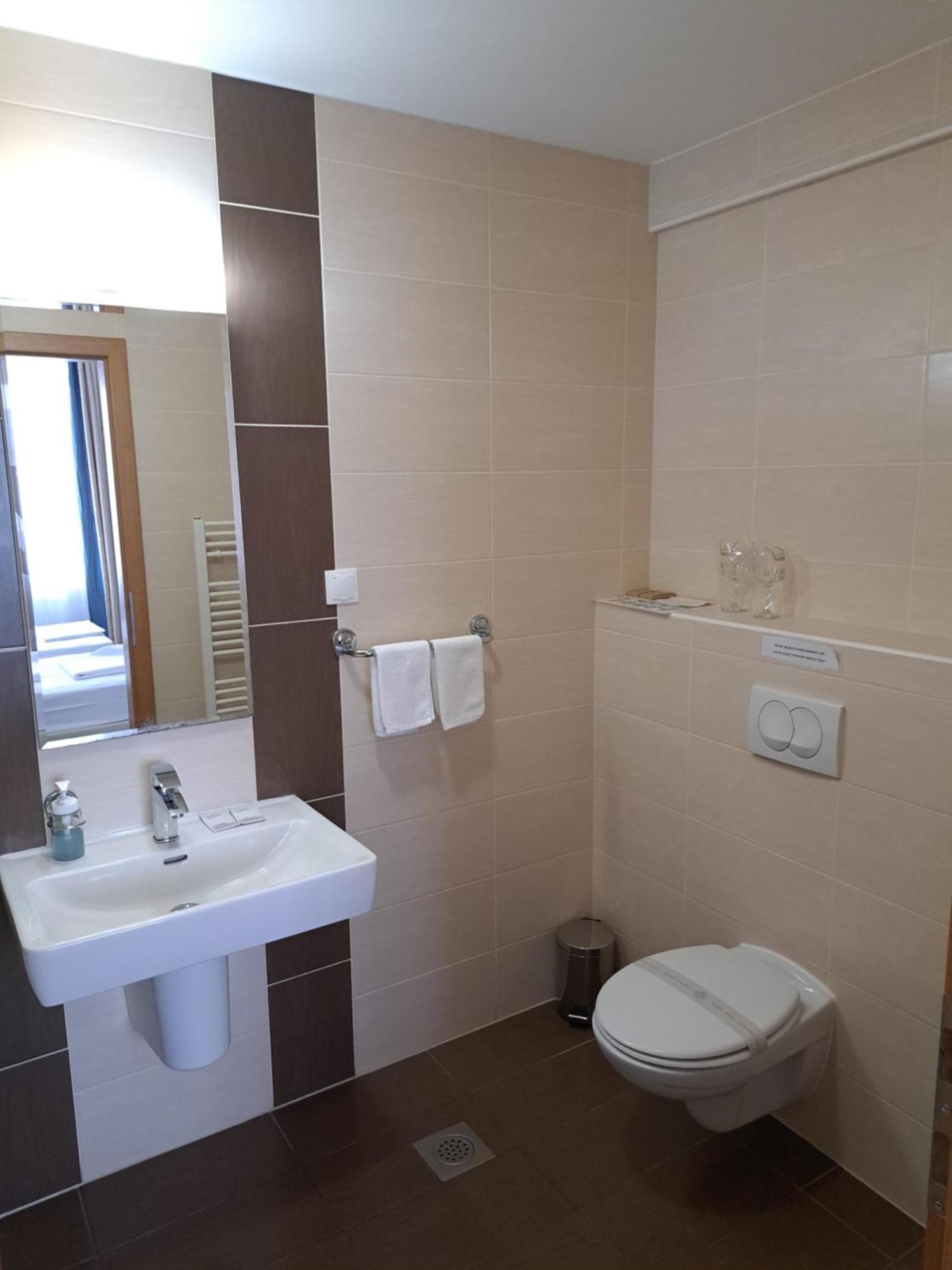 Hotel Garić Garesnica Buitenkant foto