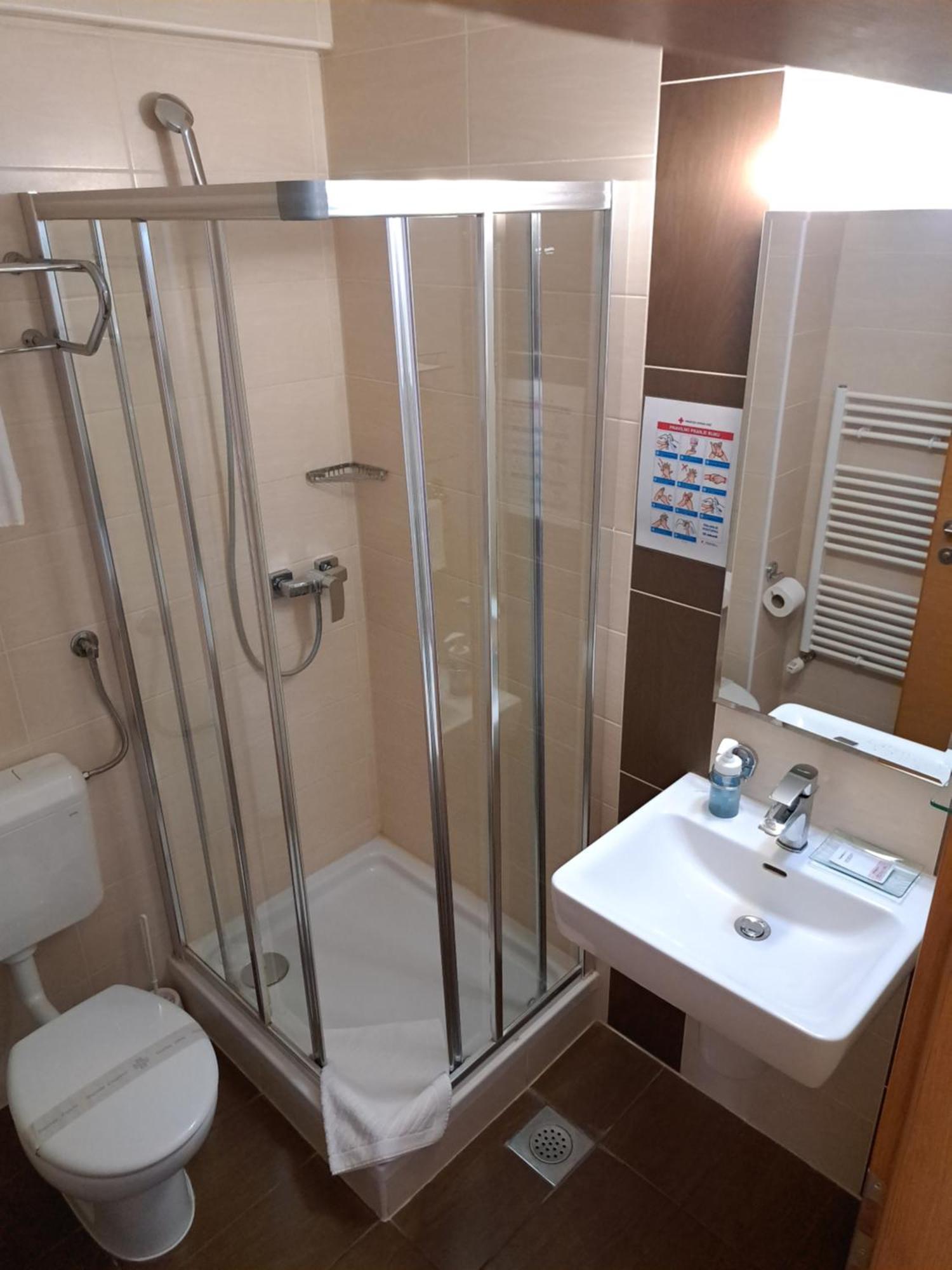 Hotel Garić Garesnica Buitenkant foto