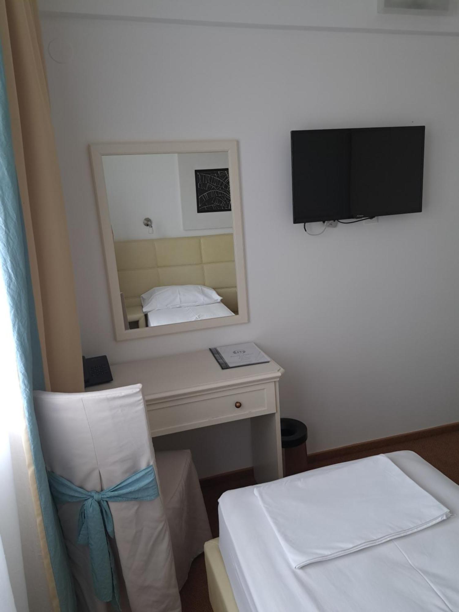 Hotel Garić Garesnica Buitenkant foto